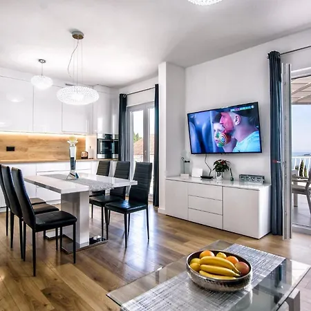 Aurora Seaview Apartament