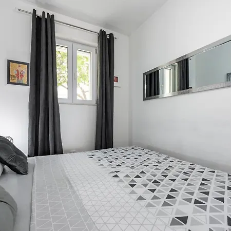 Aurora Seaview Apartament