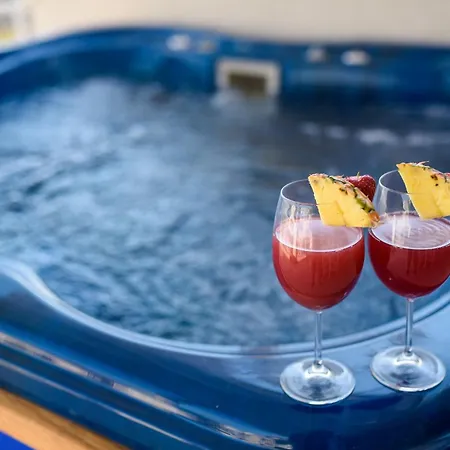 Aurora Seaview Apartament *