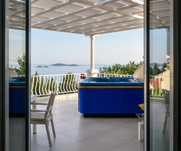 Aurora Seaview Апартаменты Млини