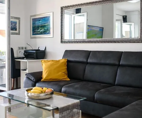 Aurora Seaview Апартаменты Млини