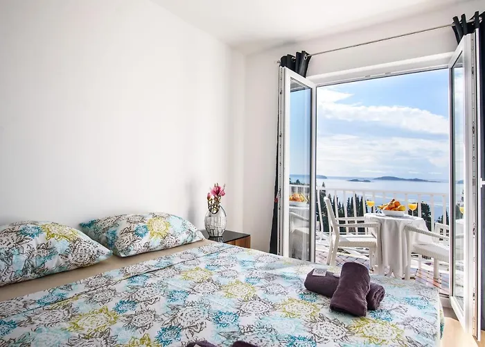Aurora Seaview Апартаменты