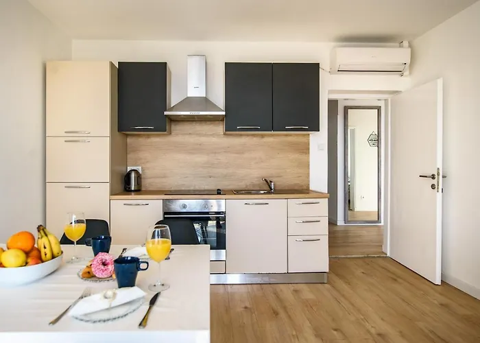 Aurora Seaview Апартаменты