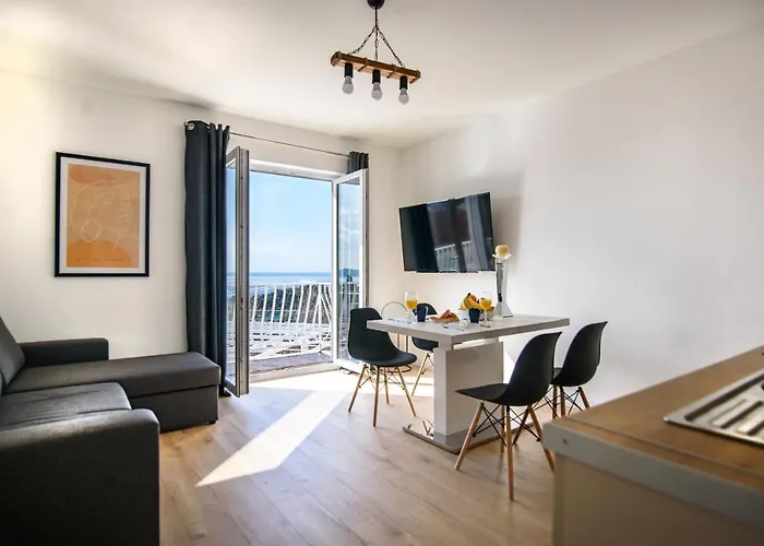 Aurora Seaview Апартаменты