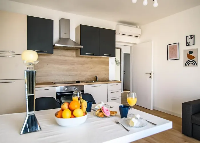 Aurora Seaview Апартаменты *
