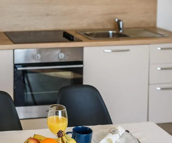 Aurora Seaview Апартаменты Млини