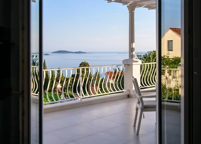 Aurora Seaview Апартаменты *