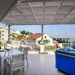 Aurora Seaview דירה מליני