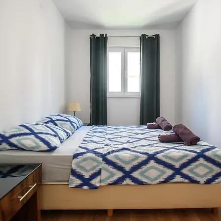 Aurora Seaview Apartman *