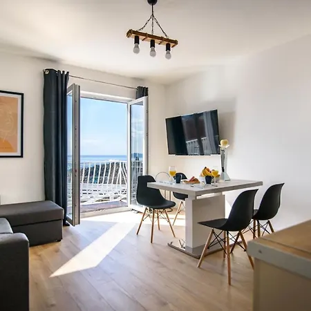 Aurora Seaview Apartman