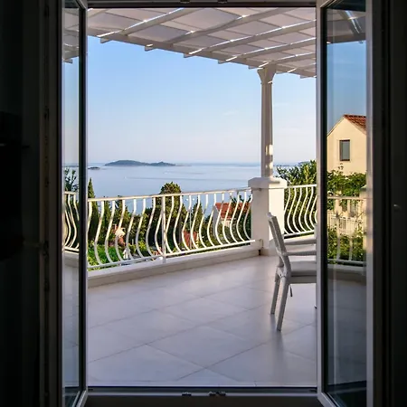 Aurora Seaview Apartman *